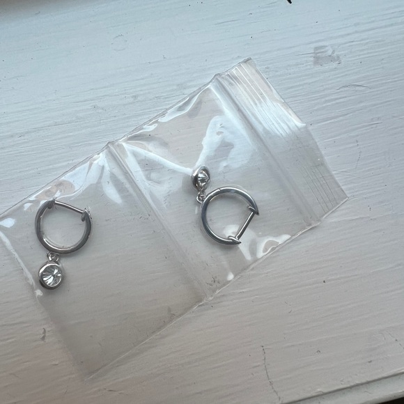 Silver & Moissanite dangle earrings. - Picture 3 of 3